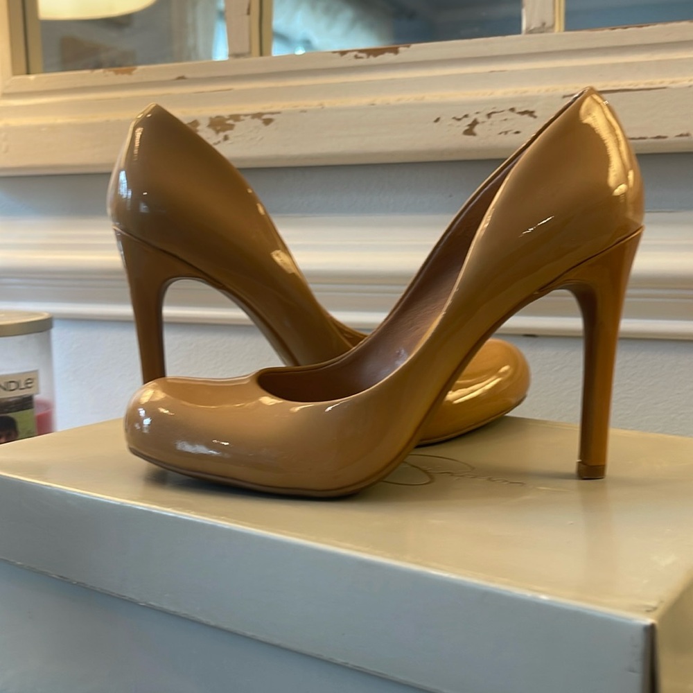 Jessica Simpson Tan Patent Leather Heels